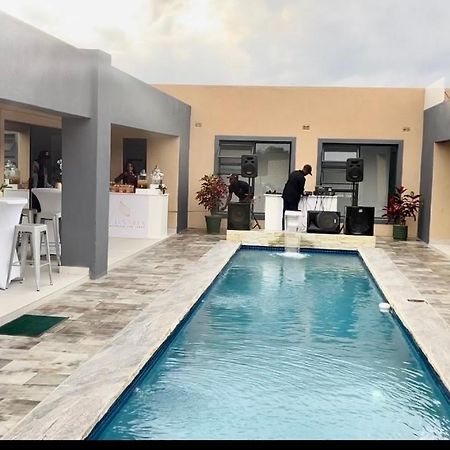 De Lux Villa Bulawayo Luaran gambar