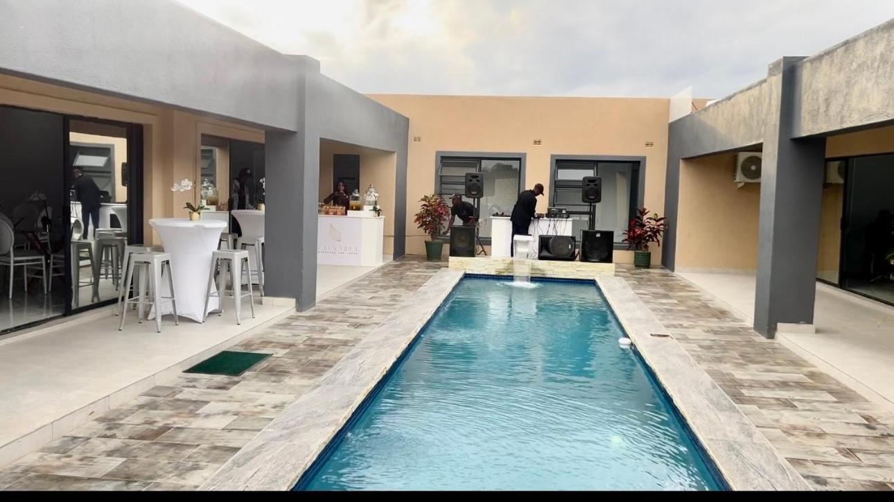 De Lux Villa Bulawayo Luaran gambar